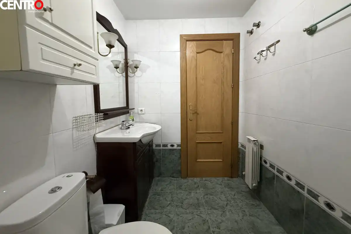 Baño de Piso en venta en Granada con Aire acondicionado, Calefacción y Jardín privado
