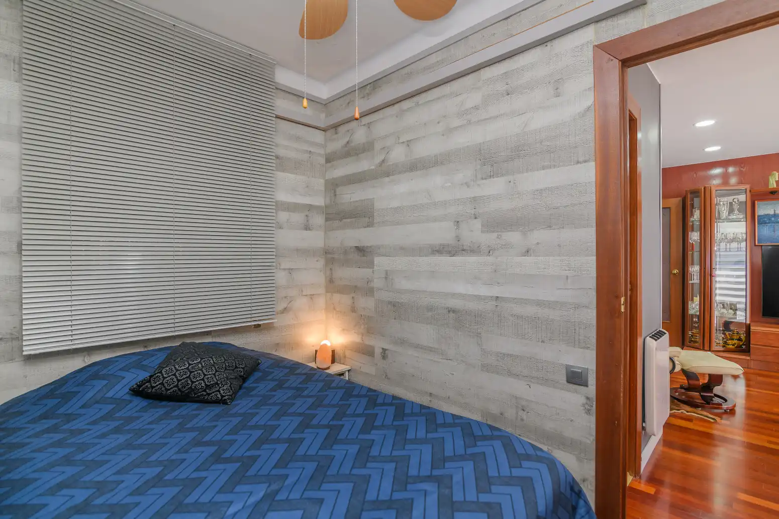 Schlafzimmer von Wohnung zum Verkauf in Barcelona mit Heizung, Parkett und Balkon