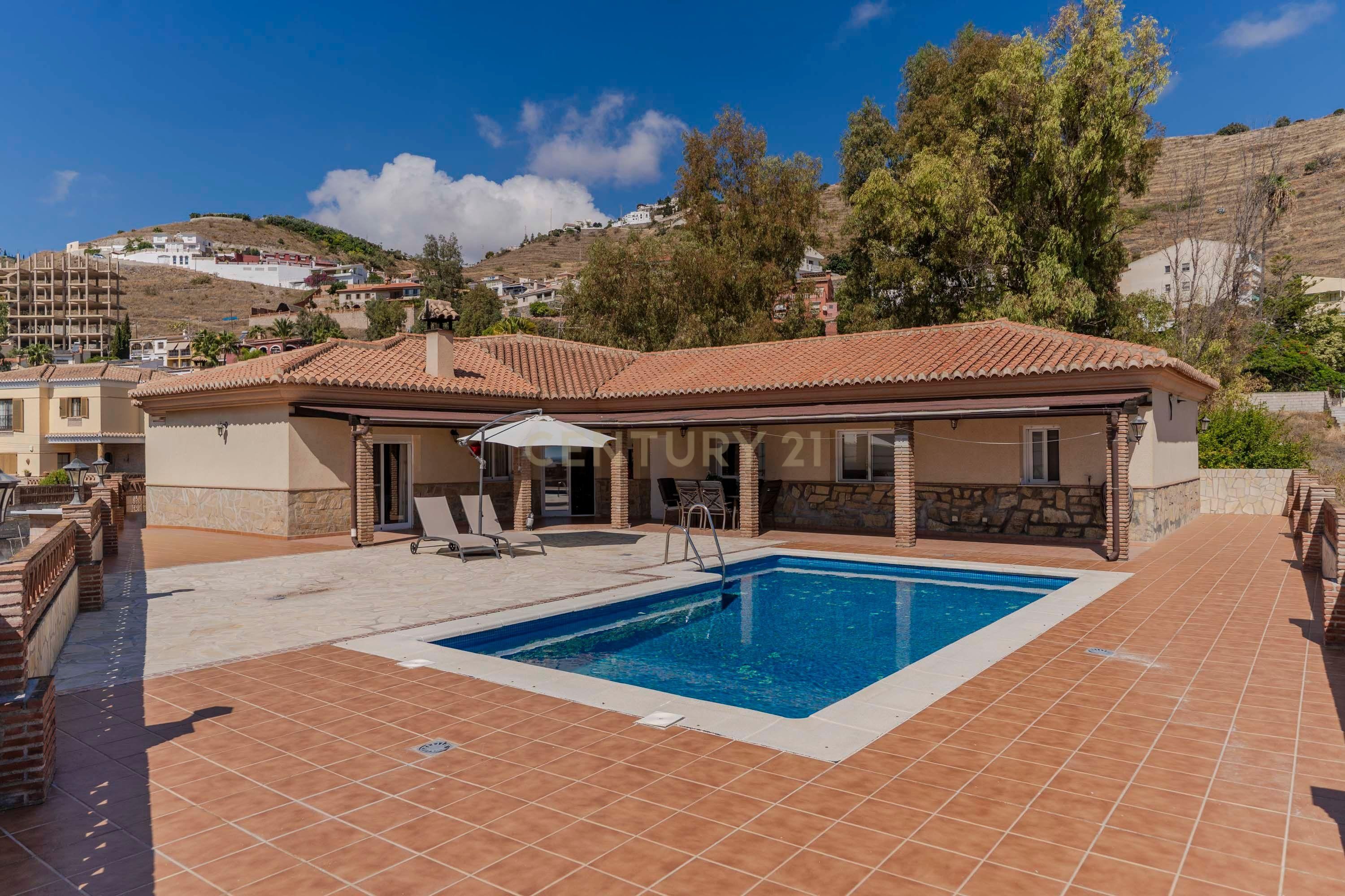 Exterior view of House or chalet for sale in Almuñécar  with Swimming Pool