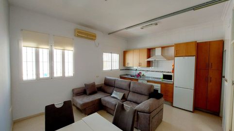 Foto 2 de Piso en venta en Brenes, Sevilla