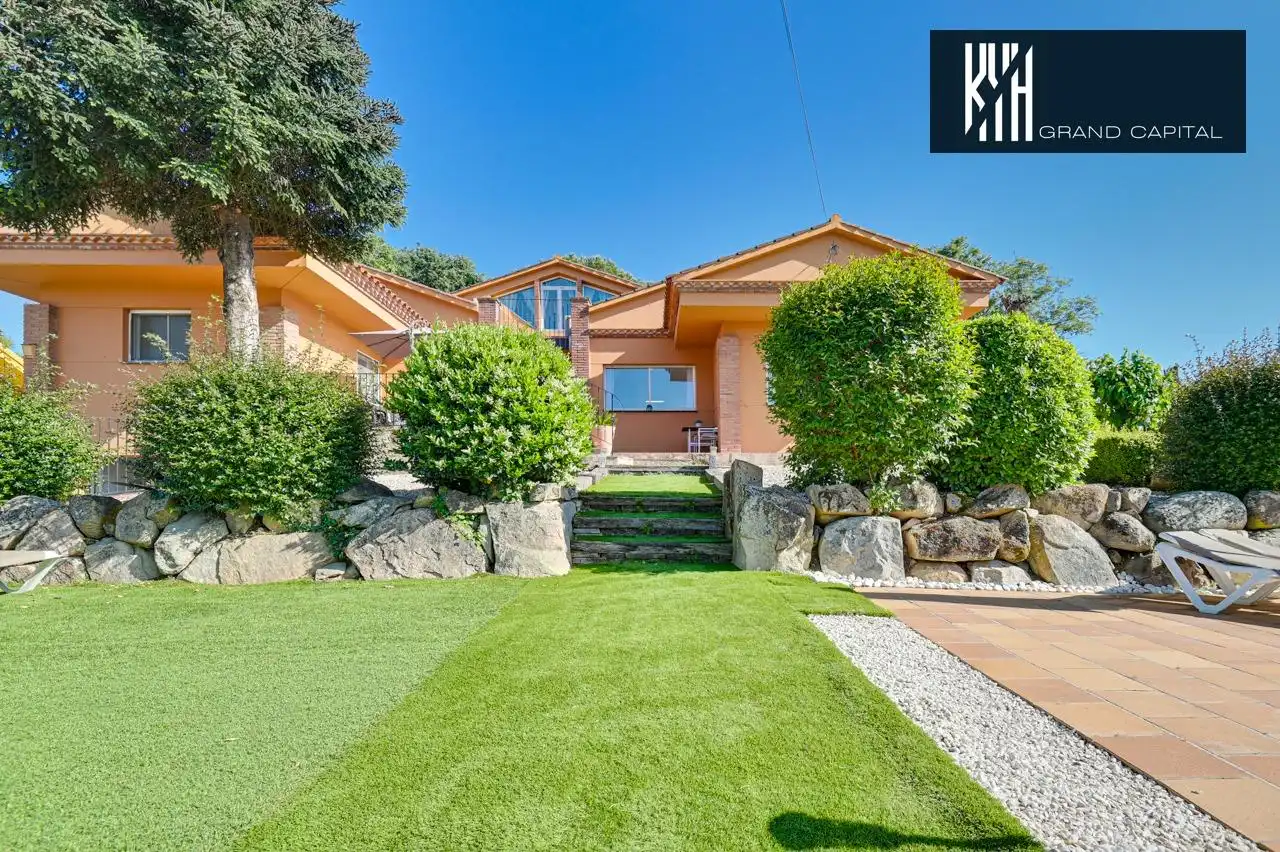 Casa con piscina in vendita a Carrer Carrer Montserrat, imagen 3