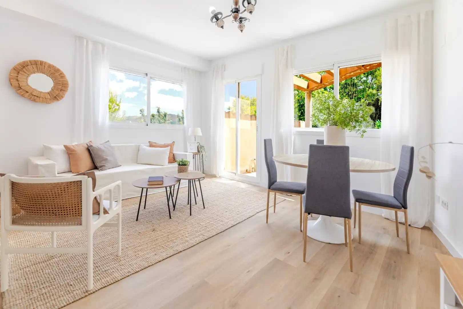 Wohnzimmer von Einfamilien-Reihenhaus zum Verkauf in Gilet mit Terrasse, Abstellraum und Balkon