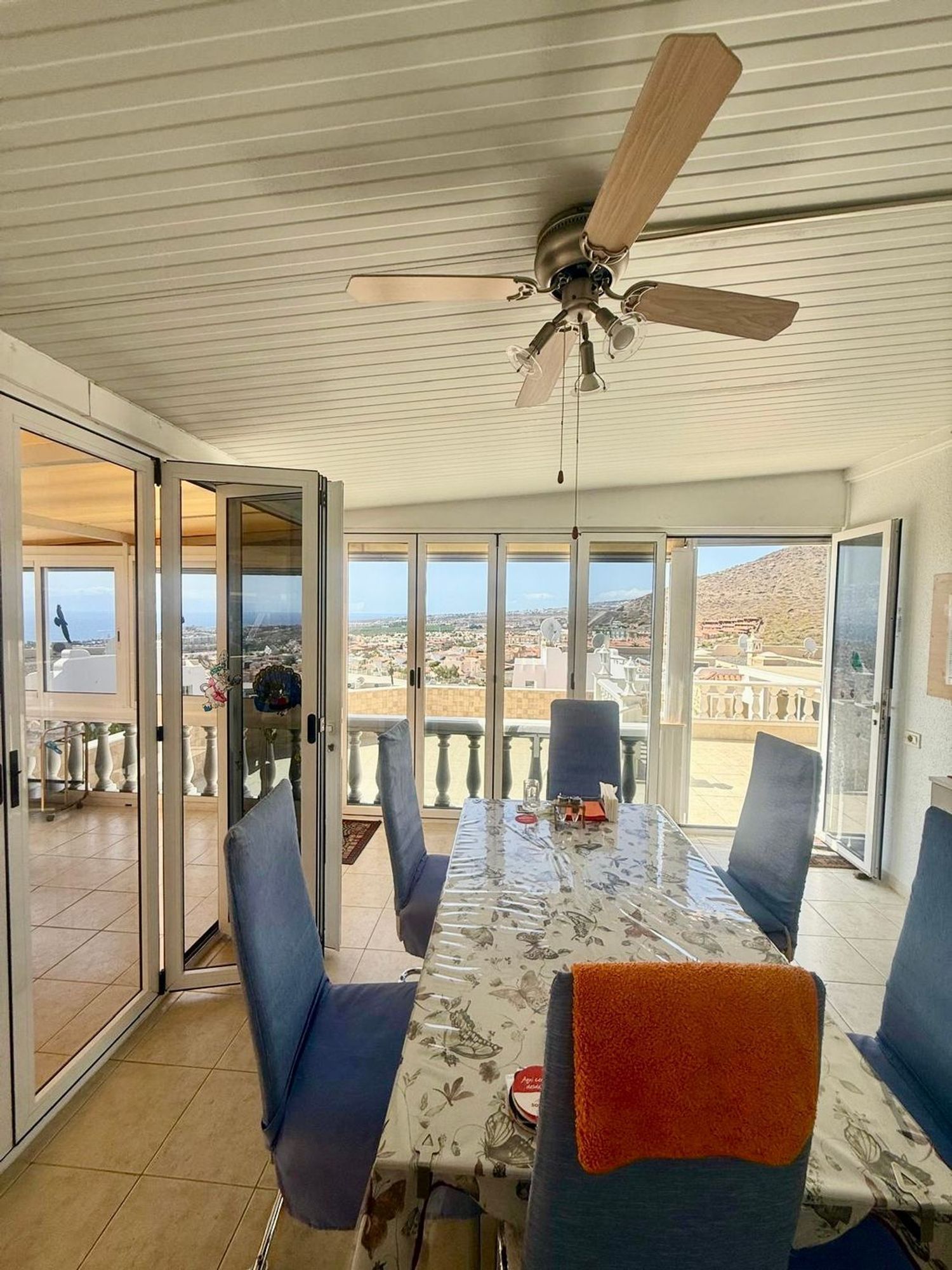 Menjador de Casa adosada en venda en Rincón de la Victoria amb Traster