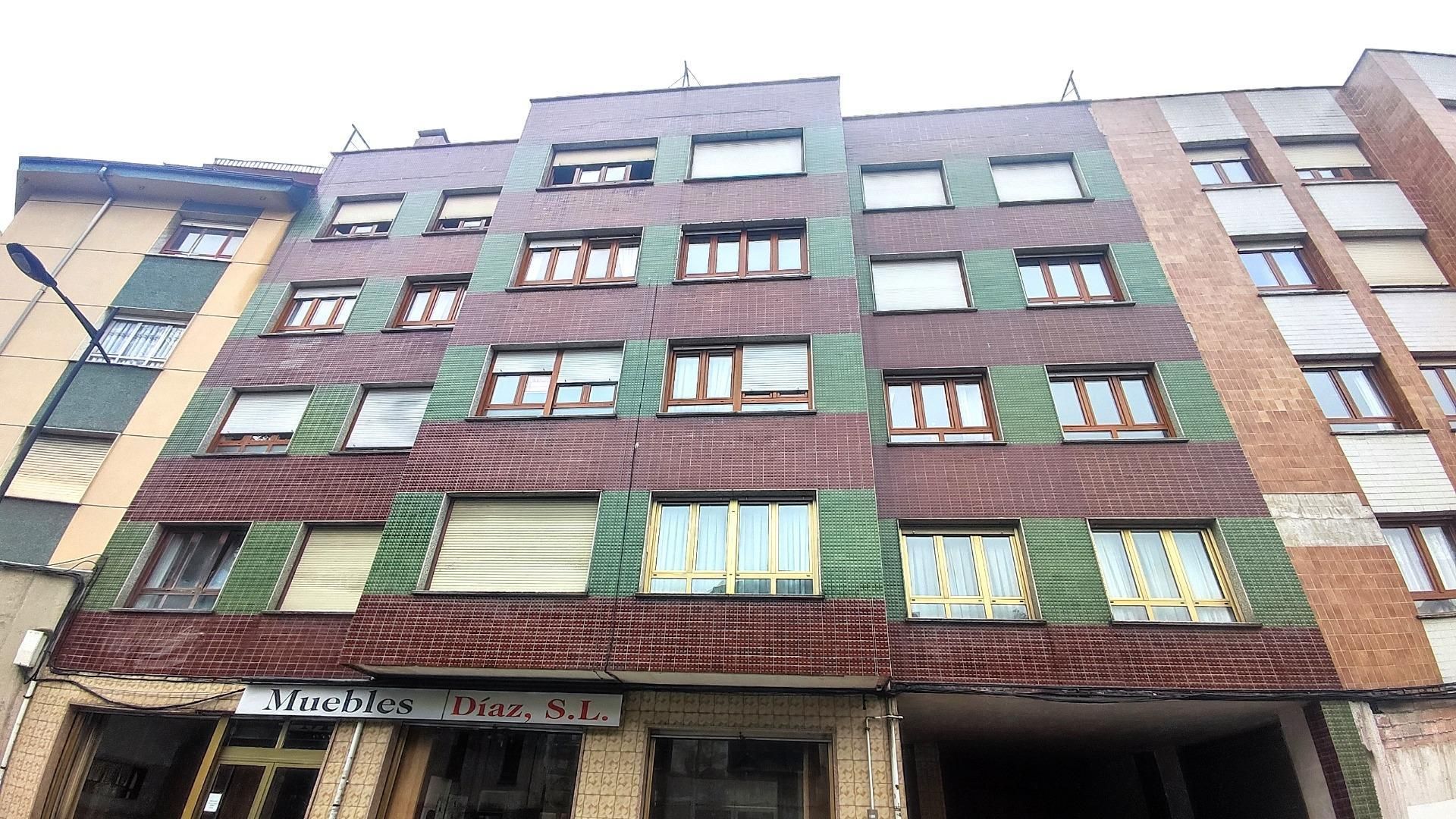 Vista exterior de Piso en venta en Mieres (Asturias) con Calefacción