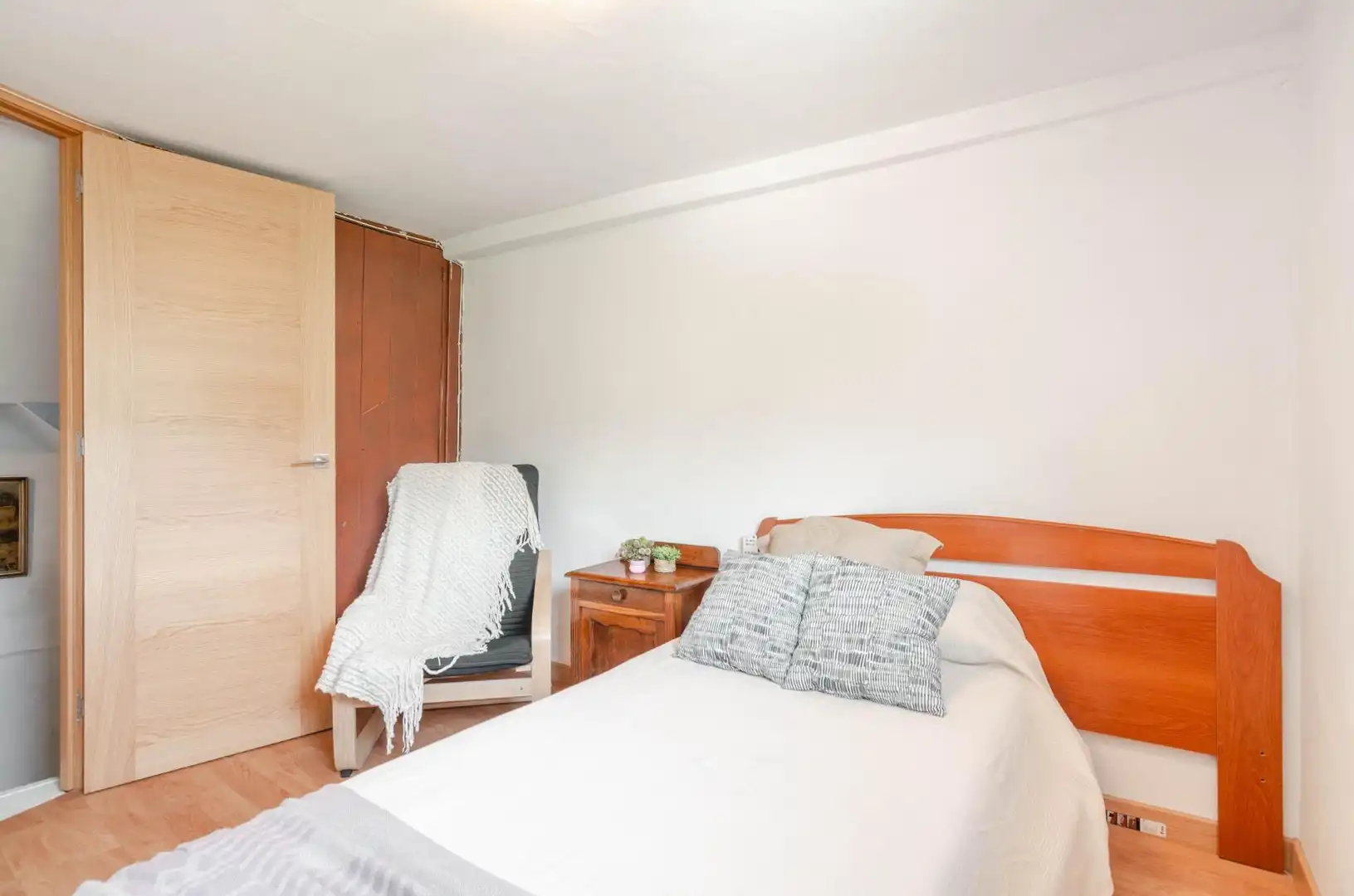 Habitación de Casa adosada en venta en Laviana con Jardín privado y Amueblado