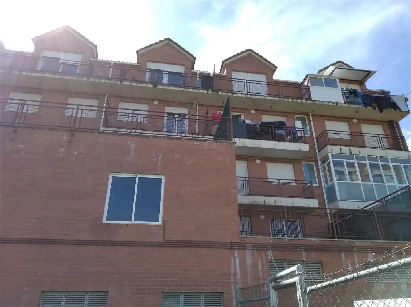 Vista exterior de Pis en venda en Villaturiel amb Parquet, Traster i Moblat