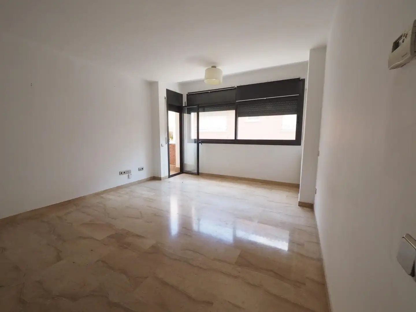 Sala d'estar de Pis en venda en Terrassa amb Calefacció i Balcó