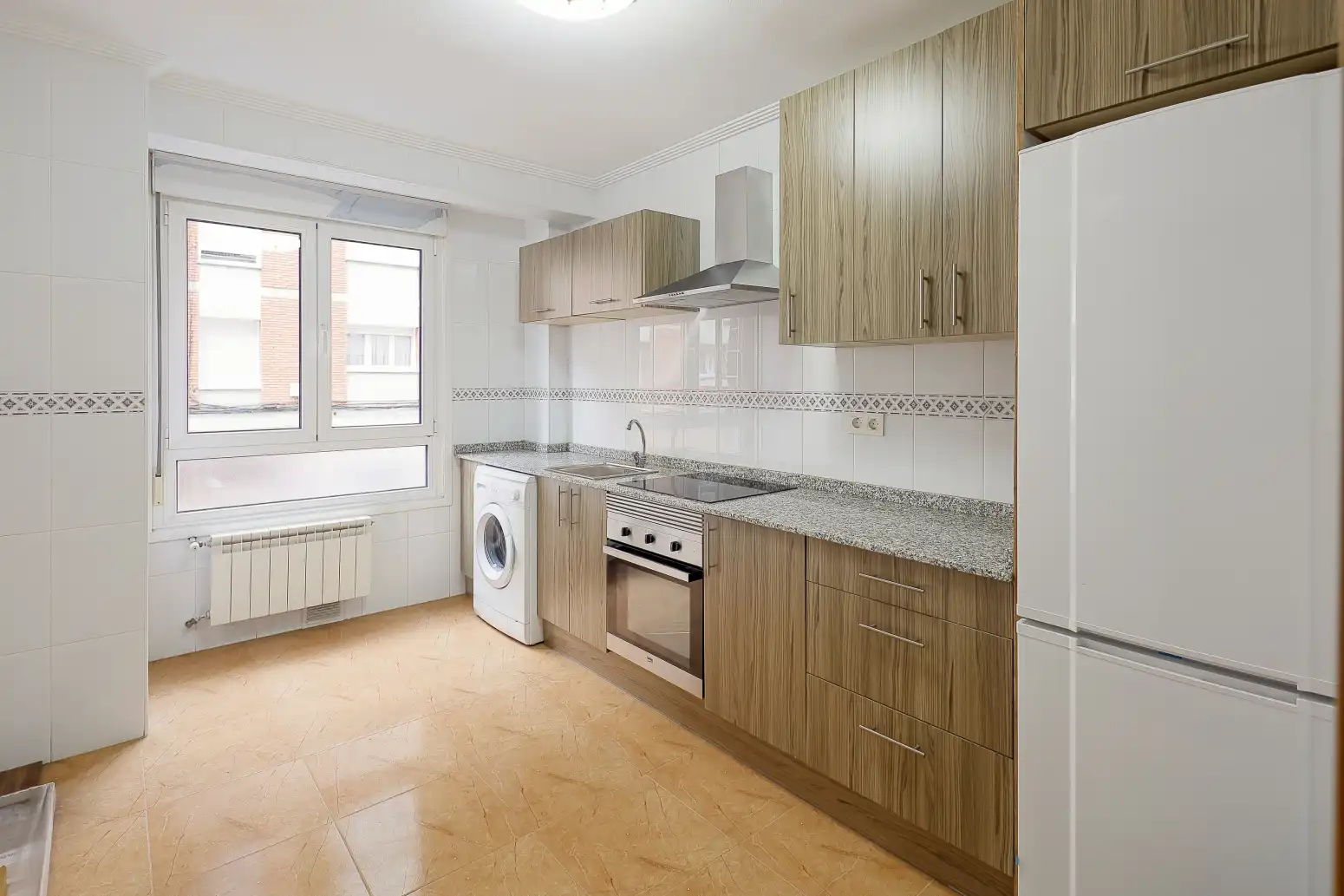 Cocina de Piso en venta en Gijón  con Calefacción y Balcón