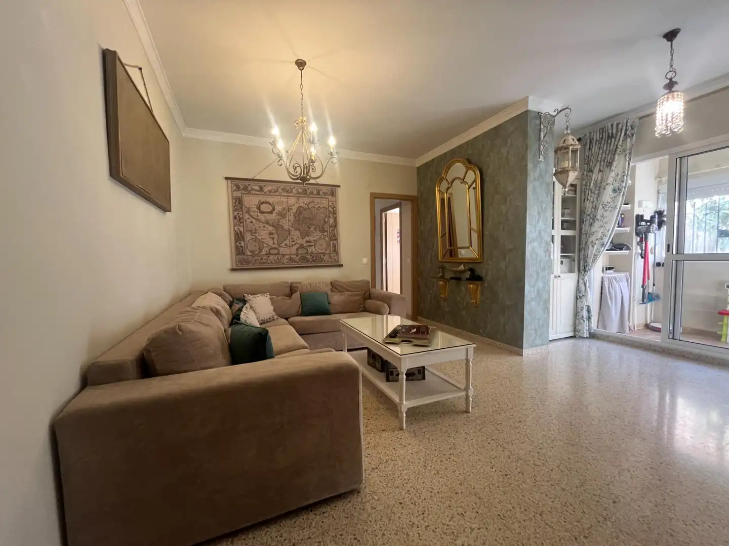 Sala d'estar de Planta baixa en venda en Jerez de la Frontera amb Aire condicionat, Calefacció i Jardí privat