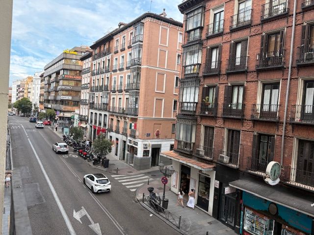 Exterior view of Flat to rent in  Madrid Capital  with Air Conditioner, Heating and Furnished
