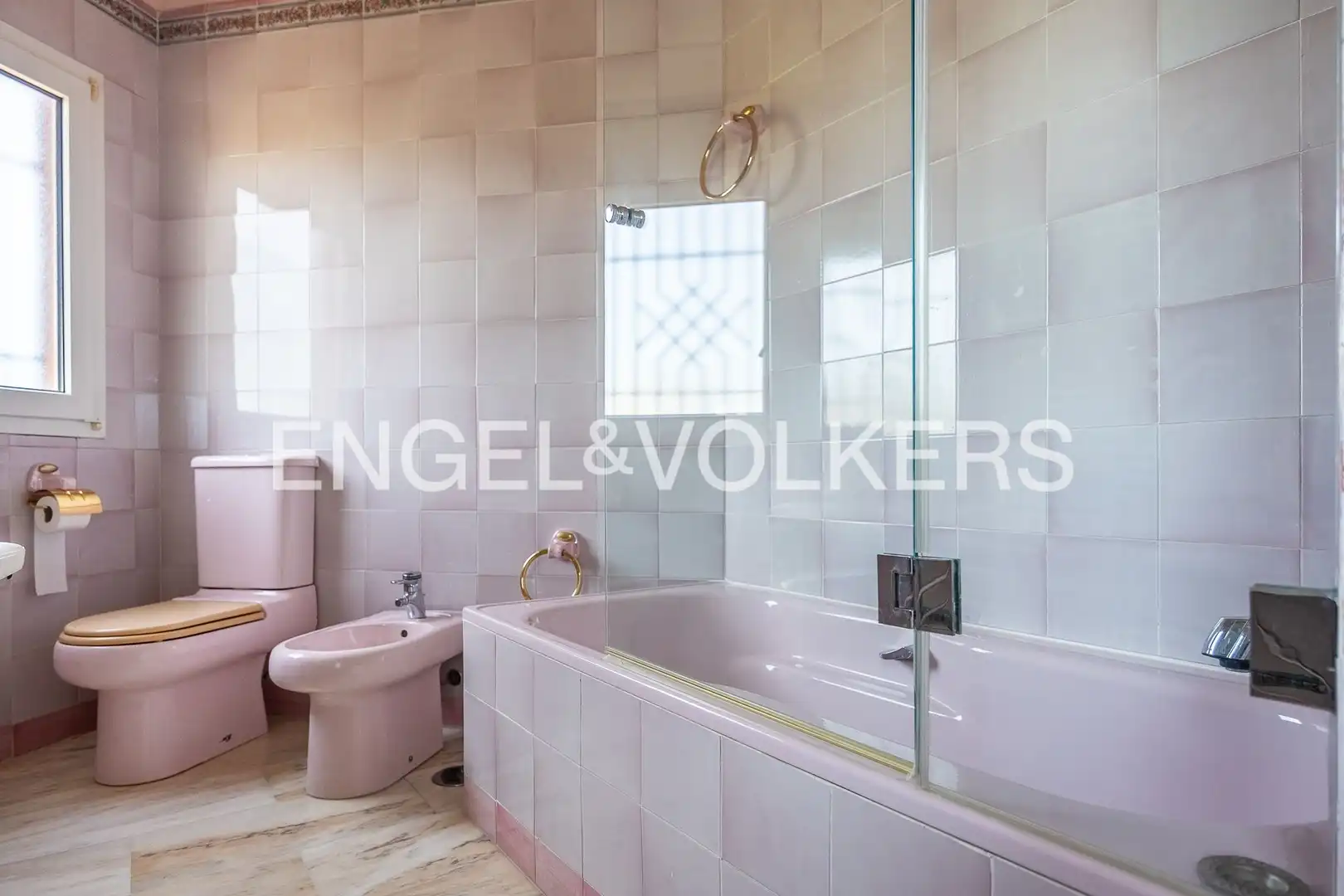 Baño de Casa o chalet en venta en Mairena del Aljarafe con Aire acondicionado, Calefacción y Jardín privado