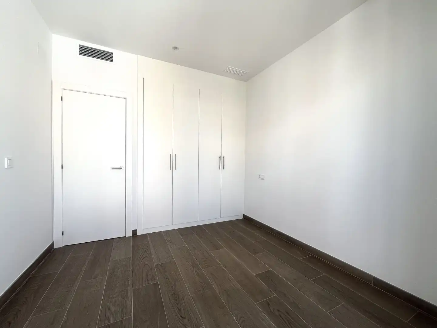 Bedroom of Flat for rent in Sevilla  with Air Conditioner, Heating and Storage room