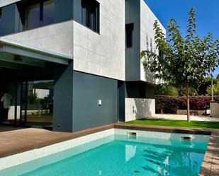 Piscina de Casa adosada en venda en Sant Andreu de Llavaneres amb Aire condicionat, Jardí privat i Terrassa