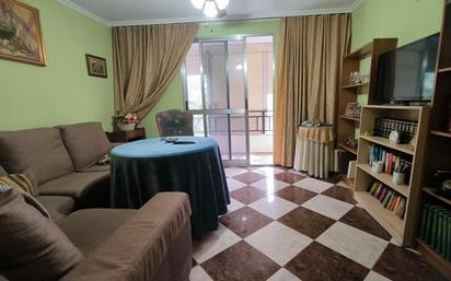 Living room of Flat for sale in  Sevilla Capital  with Terrace and Oven