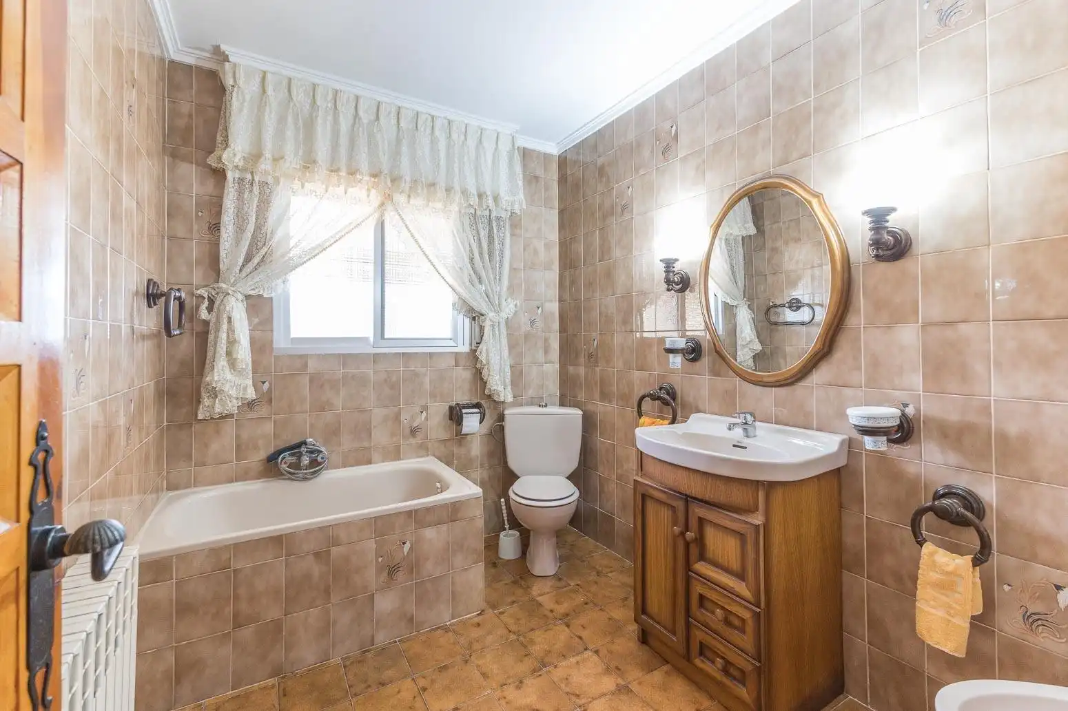 Baño de Casa o chalet en venta en La Pobla de Vallbona con Aire acondicionado, Calefacción y Jardín privado