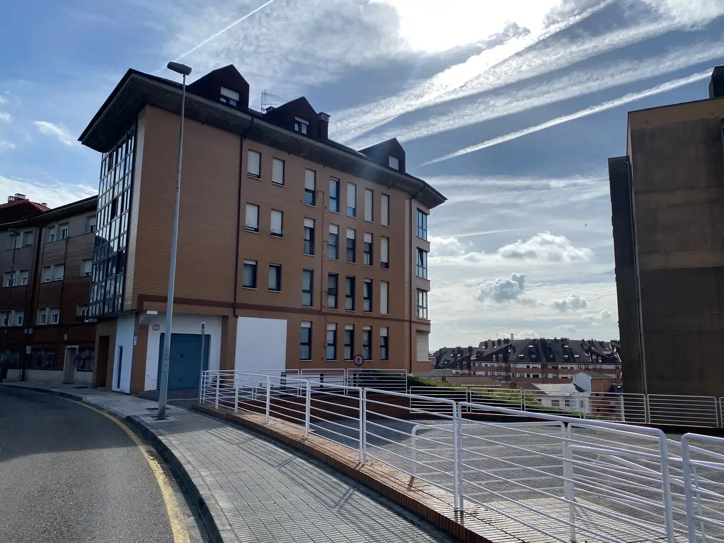 Vista exterior de Pis en venda en Avilés amb Traster i Balcó