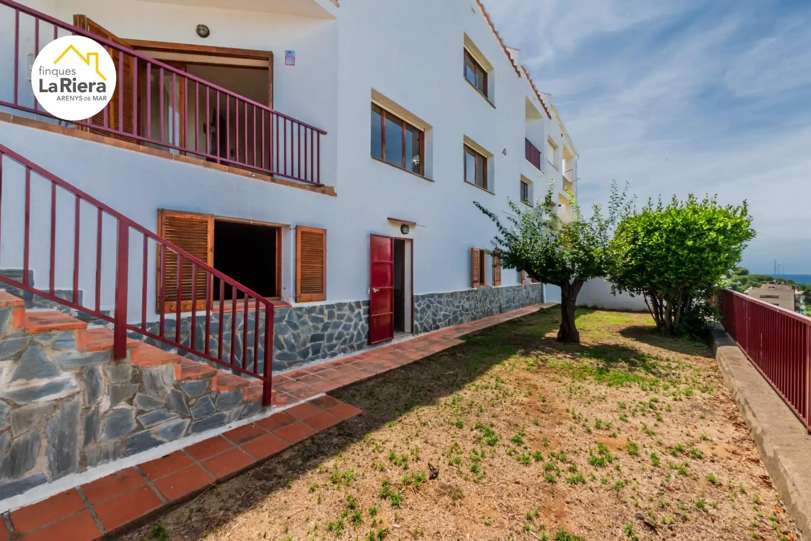 Vista exterior de Casa o xalet en venda en Arenys de Mar amb Calefacció, Jardí privat i Terrassa