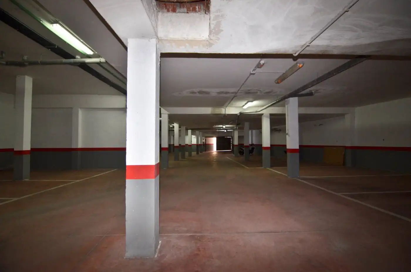 Parkplatz von Garage zum Verkauf in Candelario