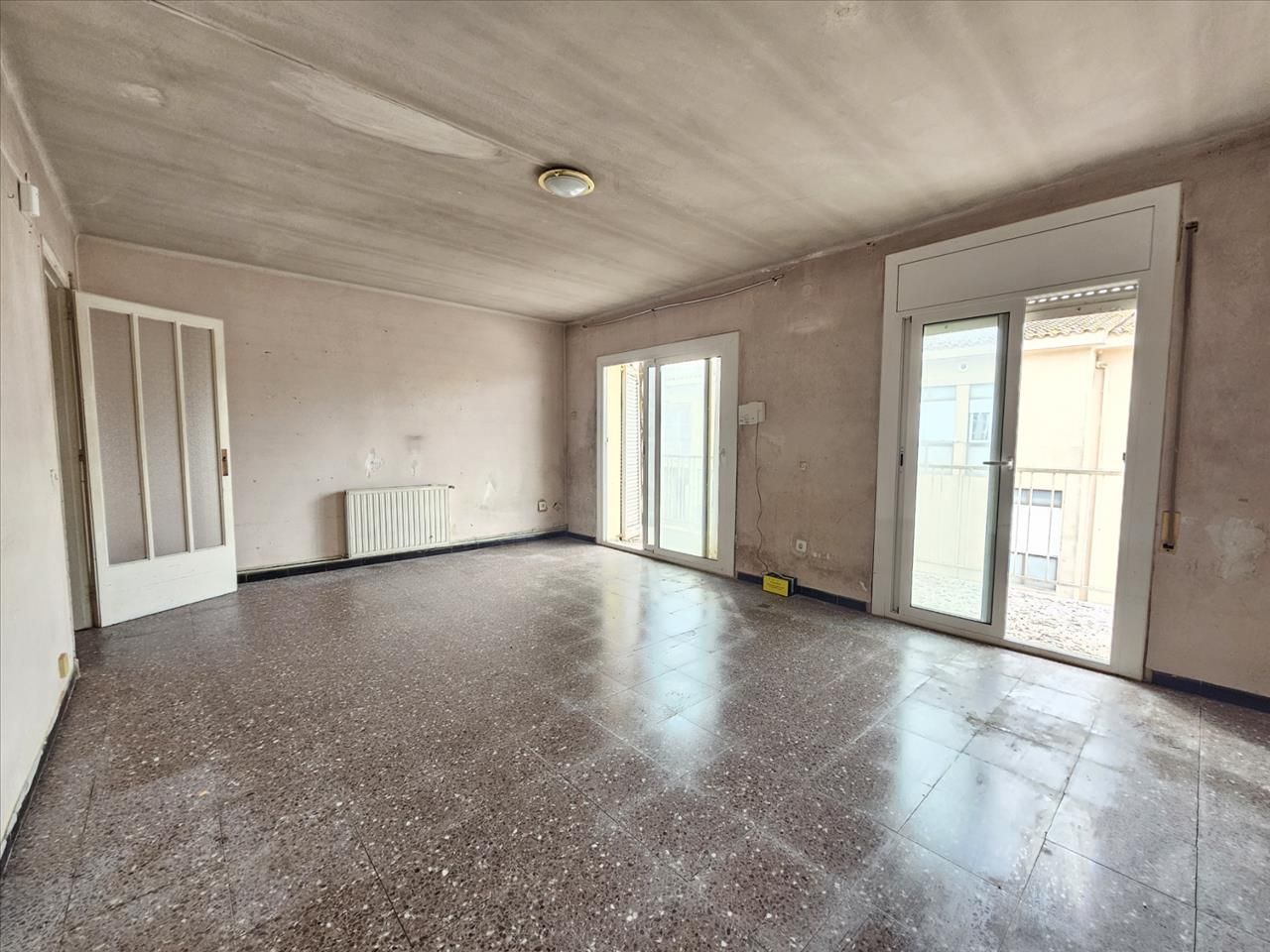 Sala d'estar de Pis en venda en Girona Capital amb Calefacció i Balcó