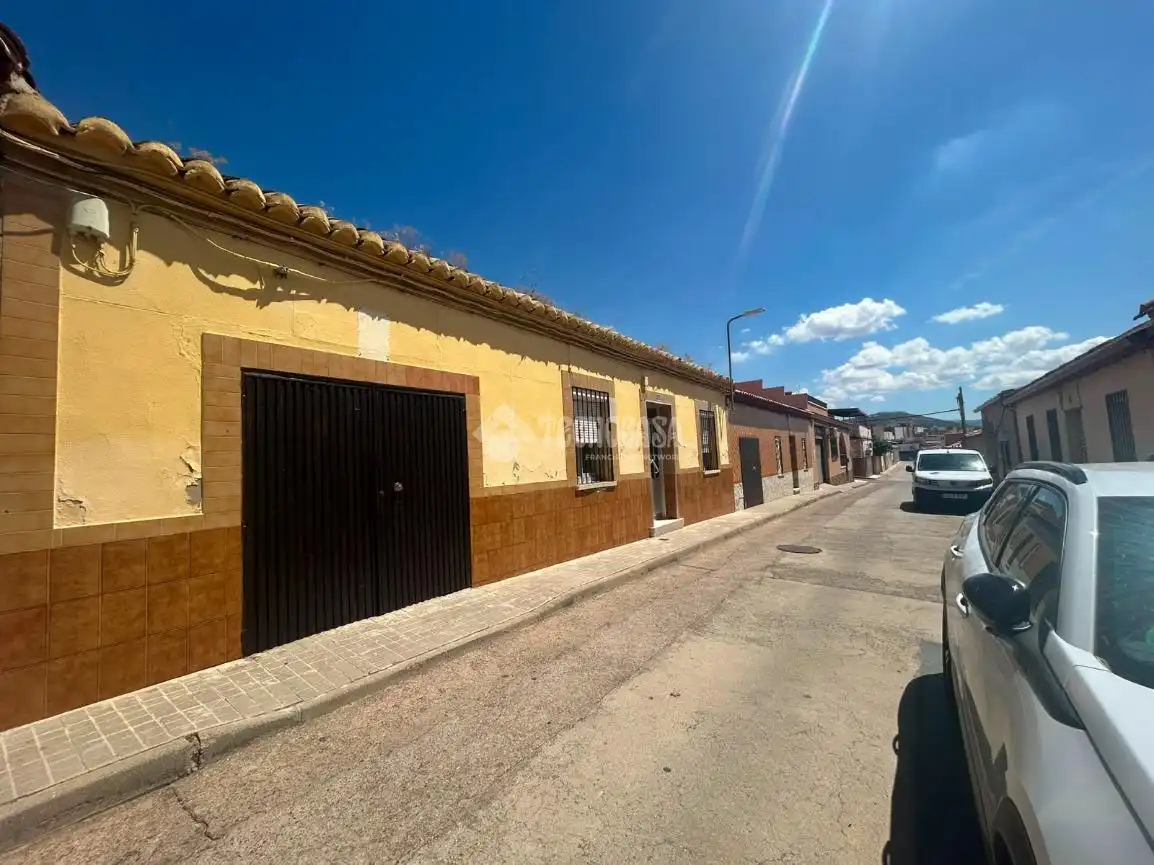 Vista exterior de Casa adosada en venda en Puertollano