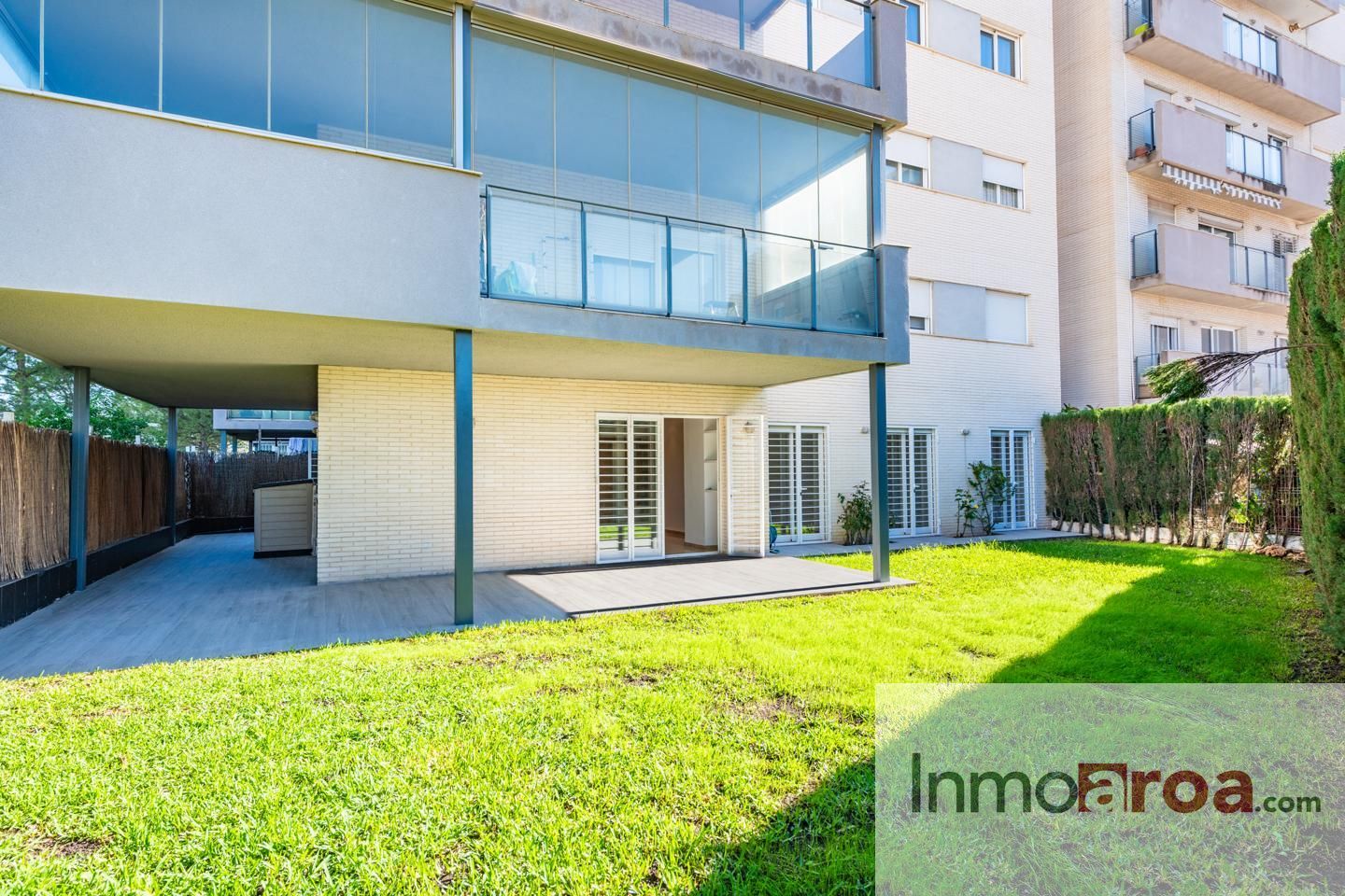 Vista exterior de Planta baixa de lloguer en Paterna amb Aire condicionat, Calefacció i Jardí privat