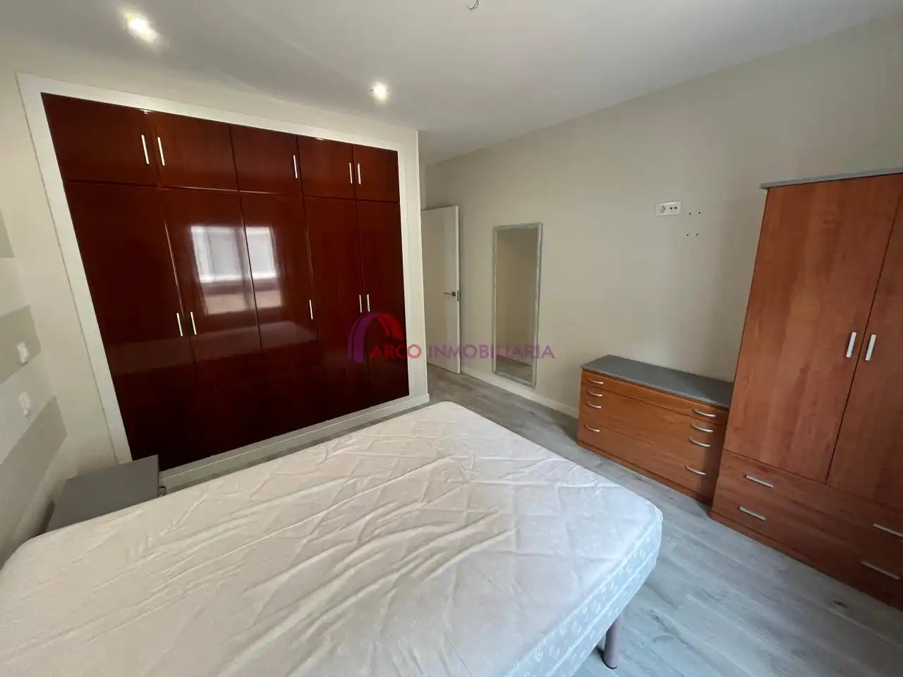 Dormitori de Apartament en venda en Burgos amb Calefacció, Terrassa i Traster
