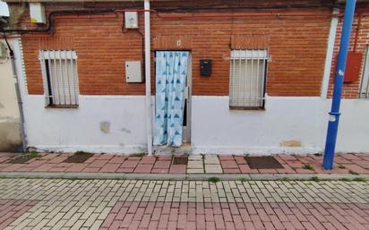 Exterior view of House or chalet for sale in Valladolid Capital  with Private garden and Storage room