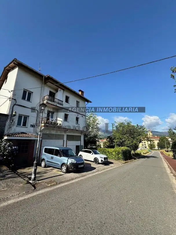 Außenansicht von Wohnung zum Verkauf in Iurreta mit Privatgarten, Abstellraum und Balkon
