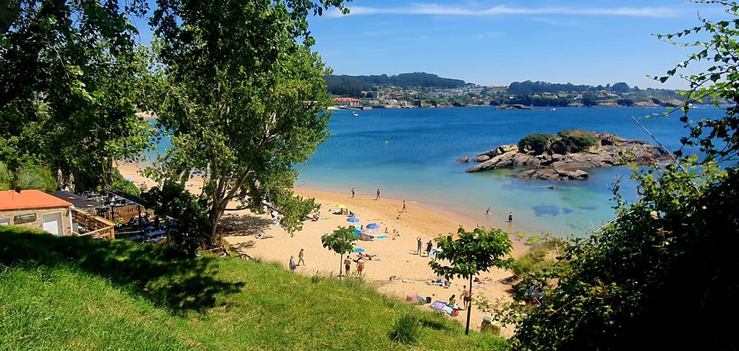Vista exterior de Casa o xalet en venda en Oleiros amb Calefacció, Jardí privat i Terrassa