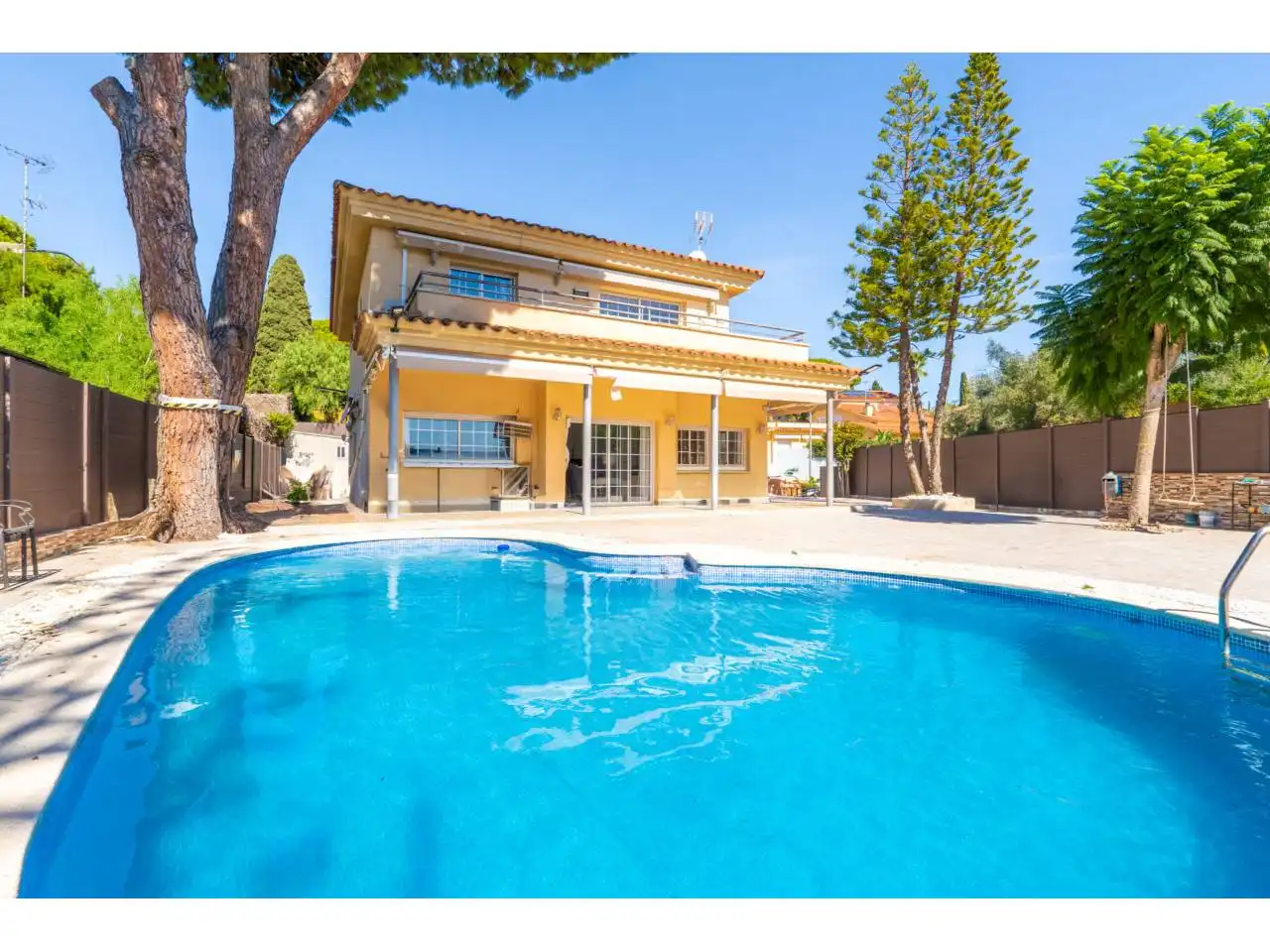 Exterior view of Houses for sale in Cabrils, Barcelona