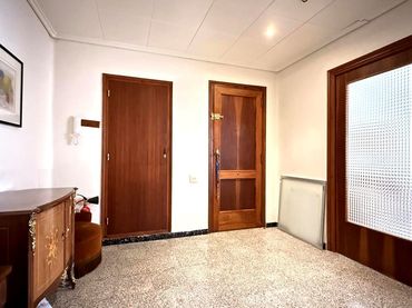 Pis amb balcó en venda a Casc Urbà