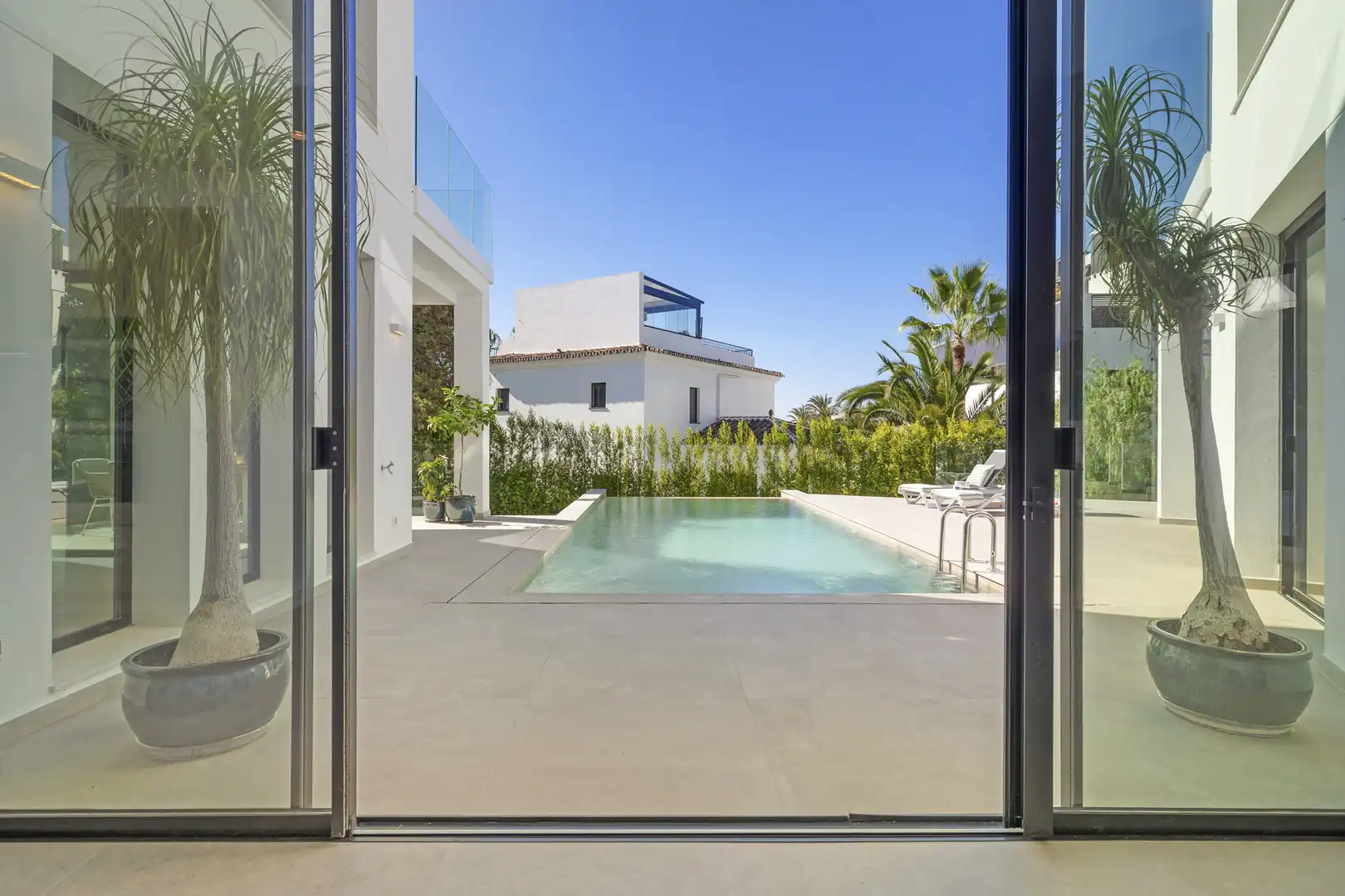 Piscina de Casa o xalet en venda en Marbella amb Aire condicionat, Jardí privat i Terrassa