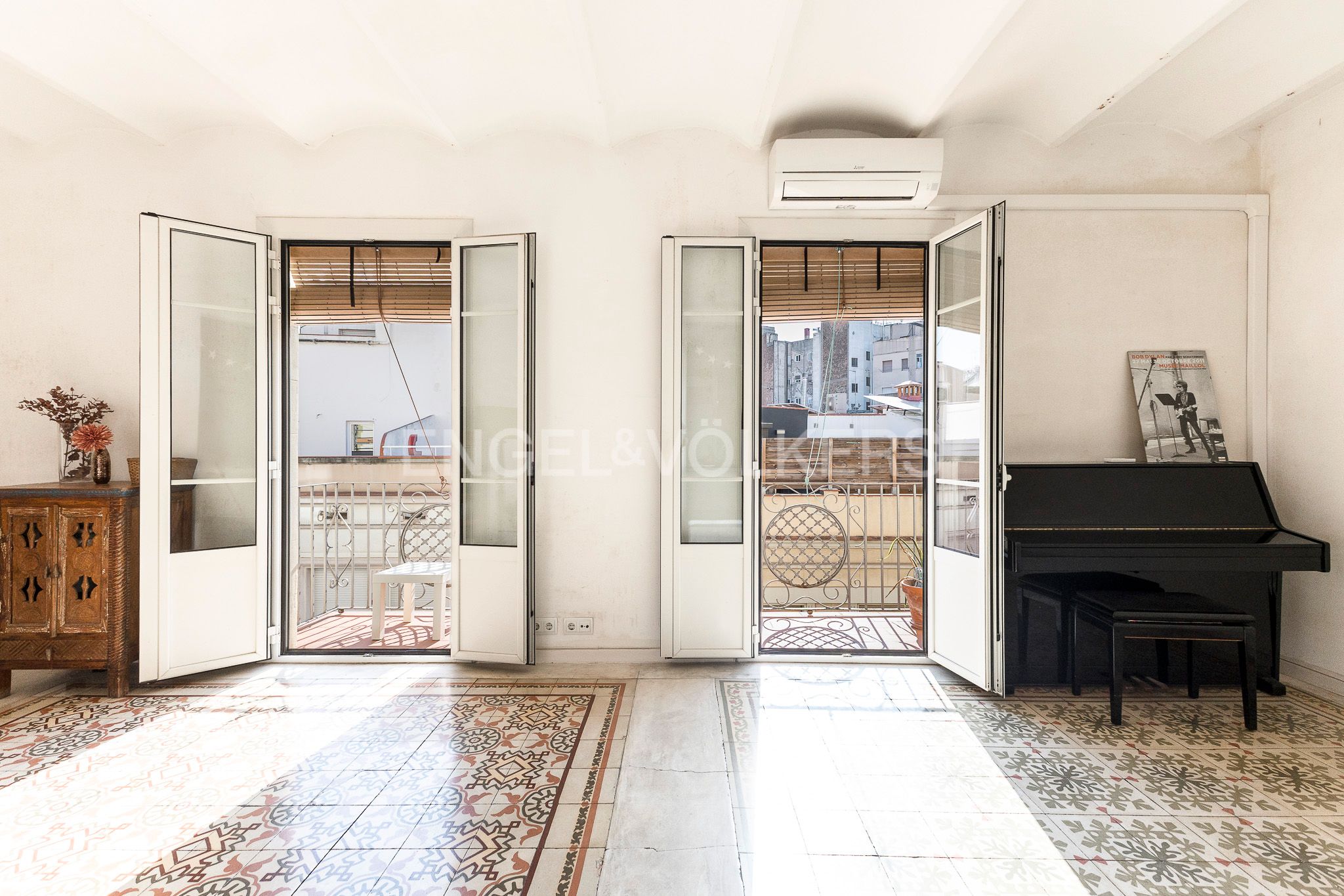 Exterior view of Apartment for sale in  Barcelona Capital  with Heating, Parquet flooring and Balcony