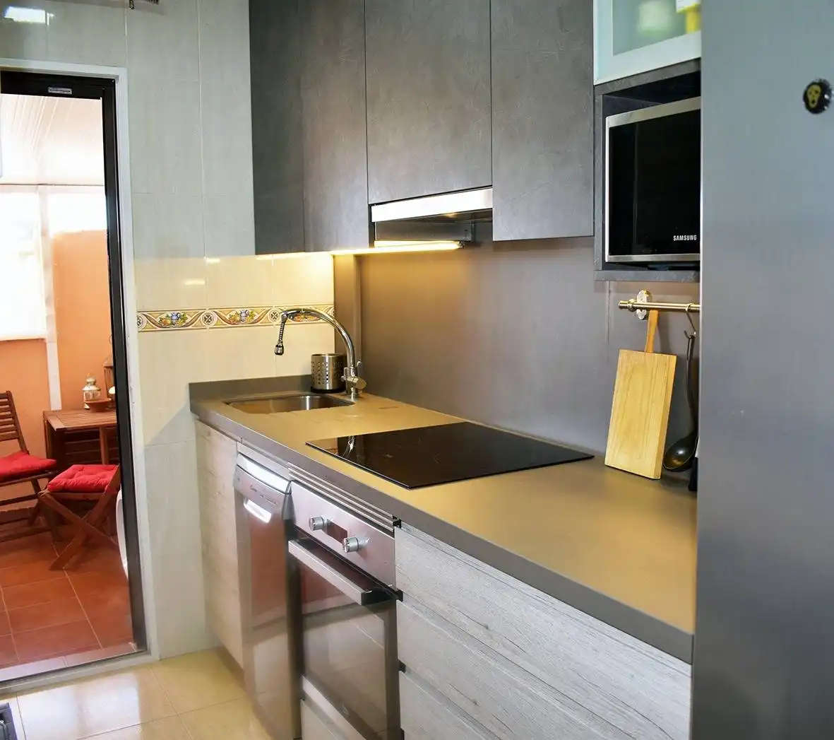 Casa aparellada amb terrassa en venda a Zona Carrefour - Urbanizaciones, imagen 2