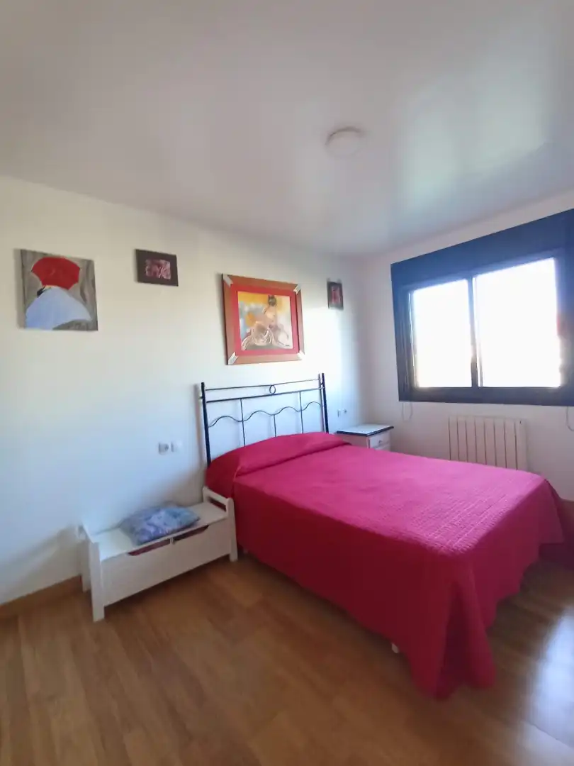 Dormitori de Apartament en venda en A Illa de Arousa  amb Calefacció, Parquet i Traster