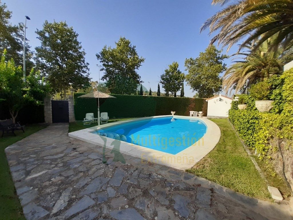 Piscina de Casa o chalet en venta en Cáceres Capital