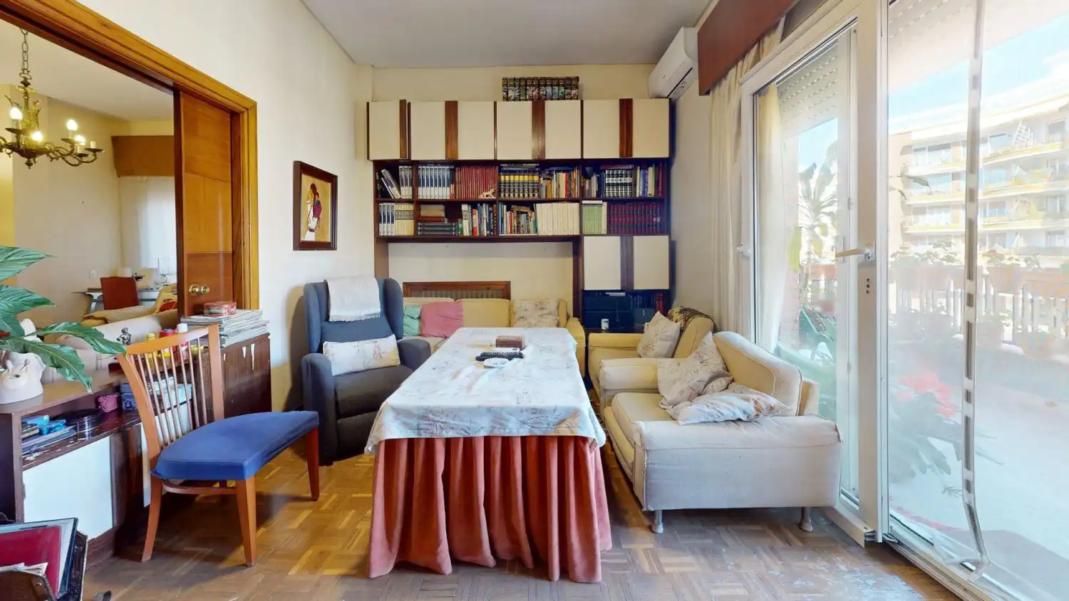 Living room of Flat for sale in Sevilla  with Air Conditioner, Terrace and Storage room