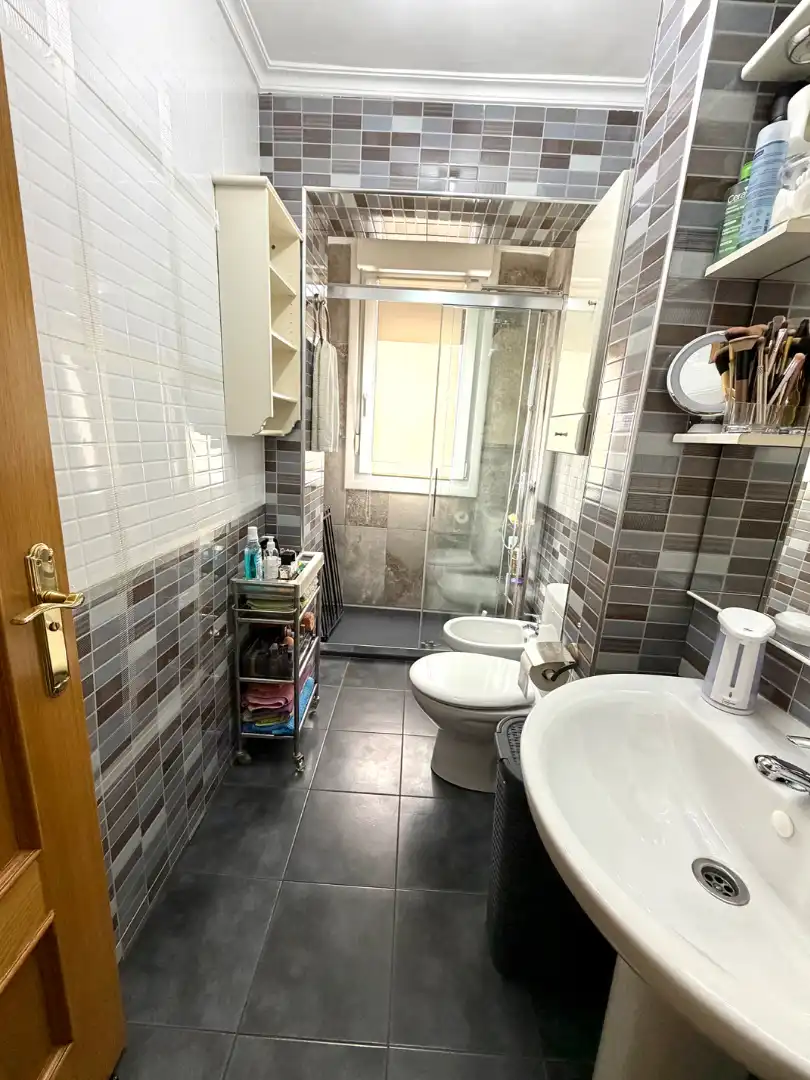 Bathroom of Flat for sale in Barakaldo   with Heating and Furnished