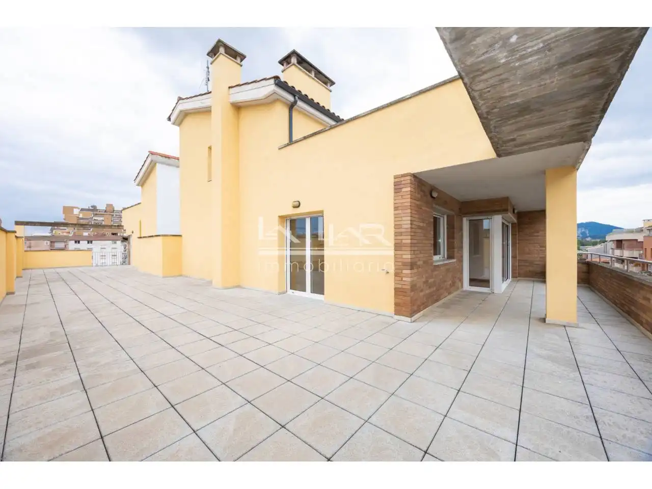 Terraza de Ático en venta en Vic con Calefacción, Terraza y Trastero