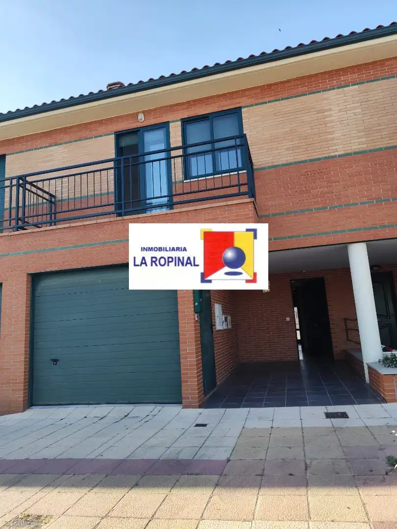Einfamilien-Reihenhaus zur Miete in Calle Juan Bautista de Toledo, Tejares - Chamberí - Alcades