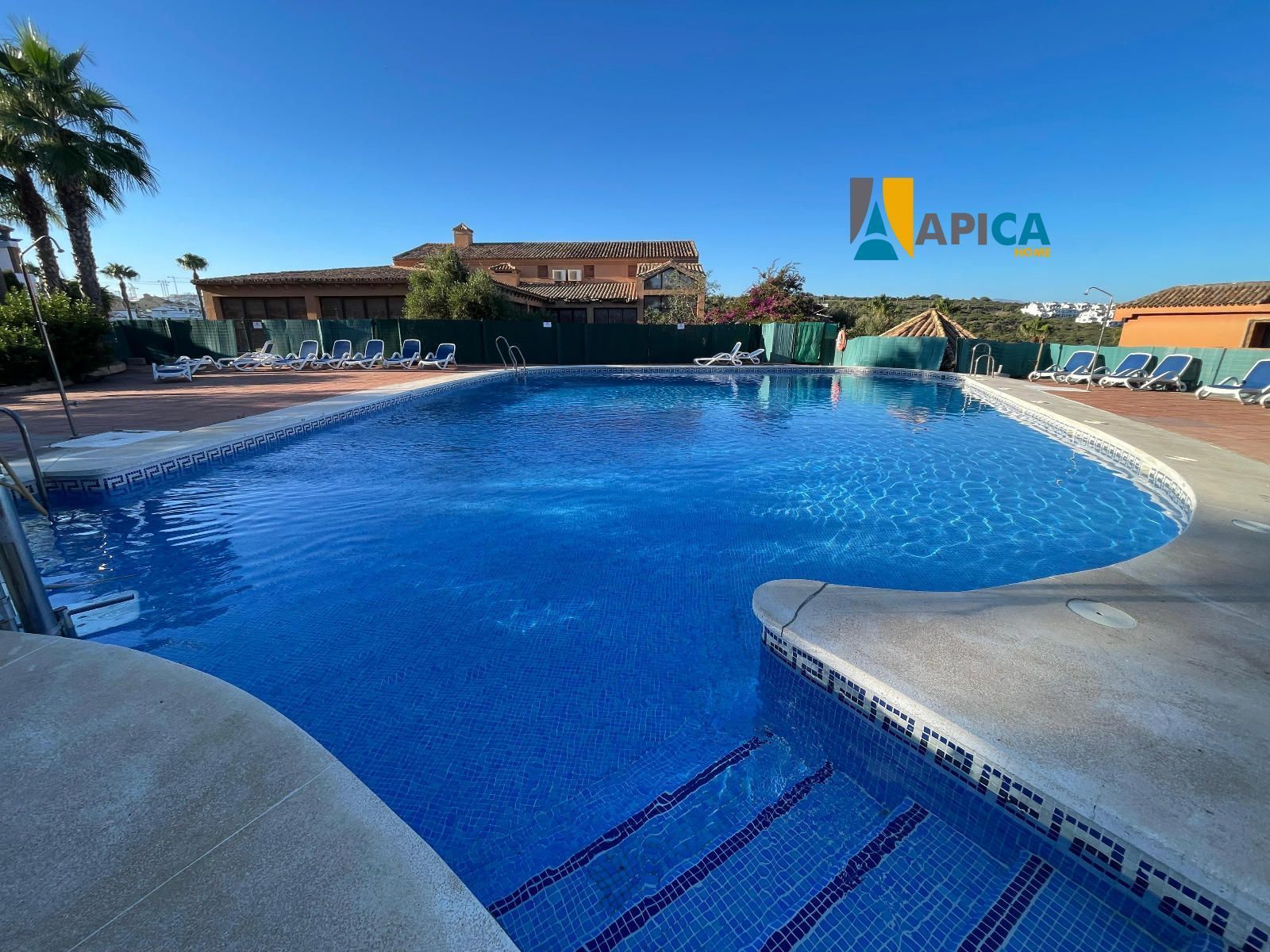 Piscina de Casa adosada en venda en La Alcaidesa amb Piscina i Piscina comunitària