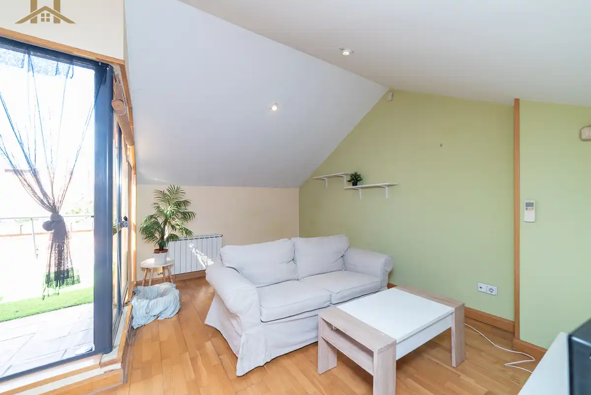 Sala de estar de Casa adosada en venta en Leganés con Aire acondicionado, Calefacción y Jardín privado