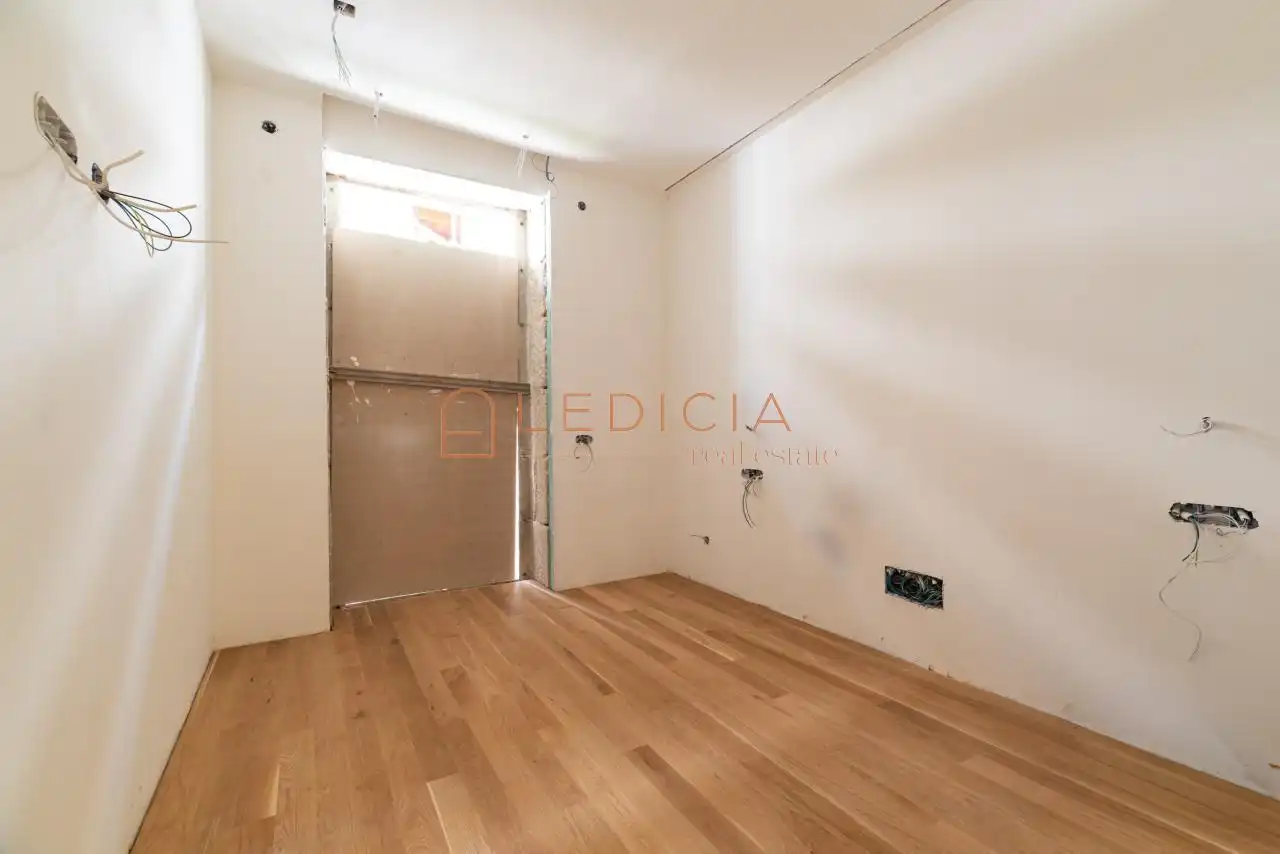 Flat for sale in Vigo   with Heating, Terrace and Furnished