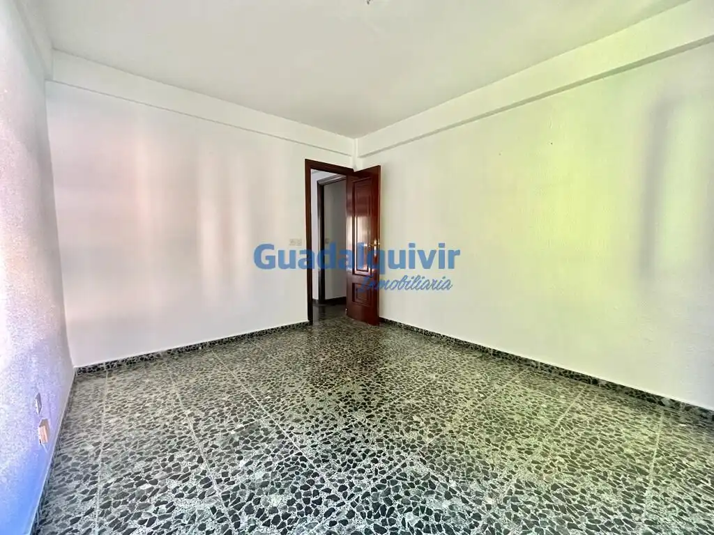 Habitación de Piso en venta en Sevilla con Aire acondicionado, Calefacción y Terraza