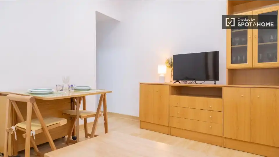 Bedroom of Flat for rent in Madrid  with Air Conditioner, Heating and Furnished