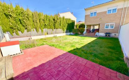 Jardí de Casa adosada en venda en Cabanillas del Campo amb Calefacció i Jardí privat