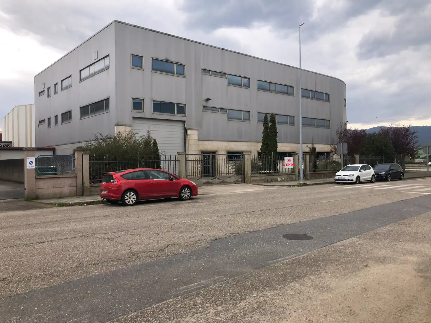 Vista exterior de Nau industrial en venda en O Porriño   amb Alarma
