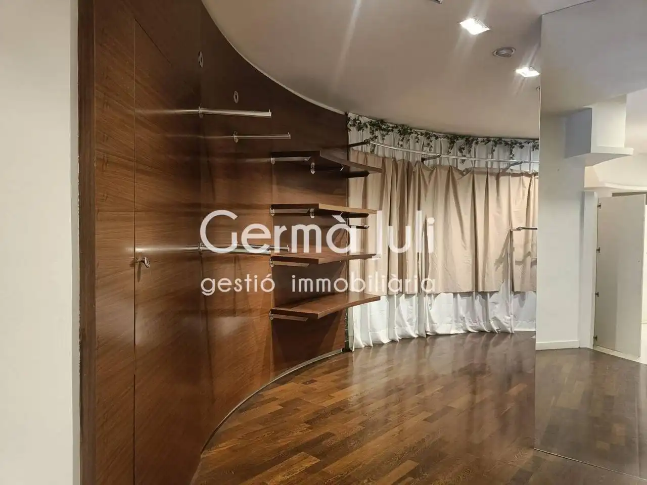 Habitación de Local de alquiler en Badalona con Aire acondicionado