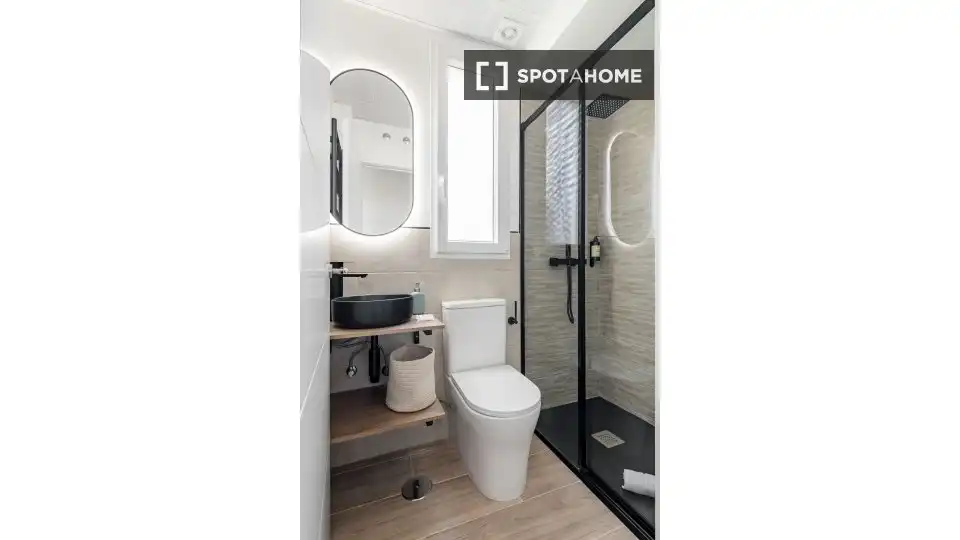 Bathroom of Flat for rent in Madrid  with Air Conditioner, Heating and Furnished