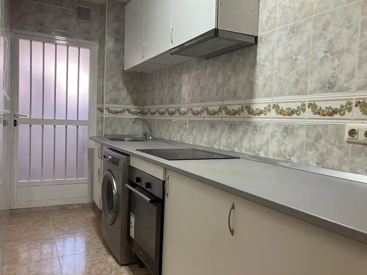 Küche von Erdgeschoss zum Verkauf in  Madrid Capital